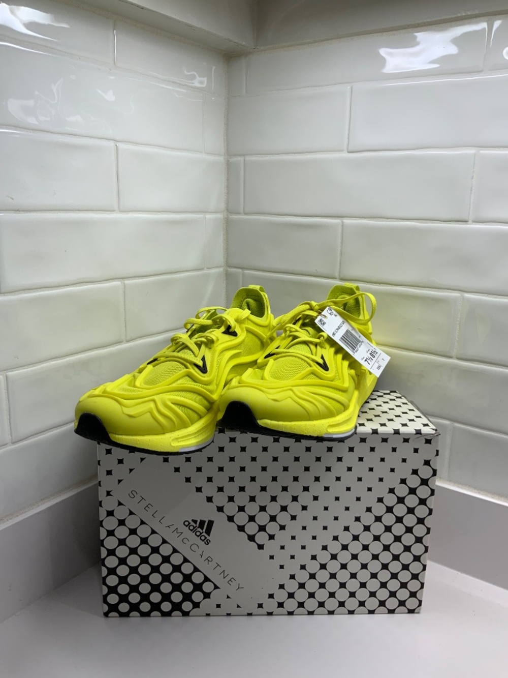Stella McCartney- Adidas Size 8 1/2, Athletic Shoes Yellow. New w/tags and box. - Picture 9 of 11
